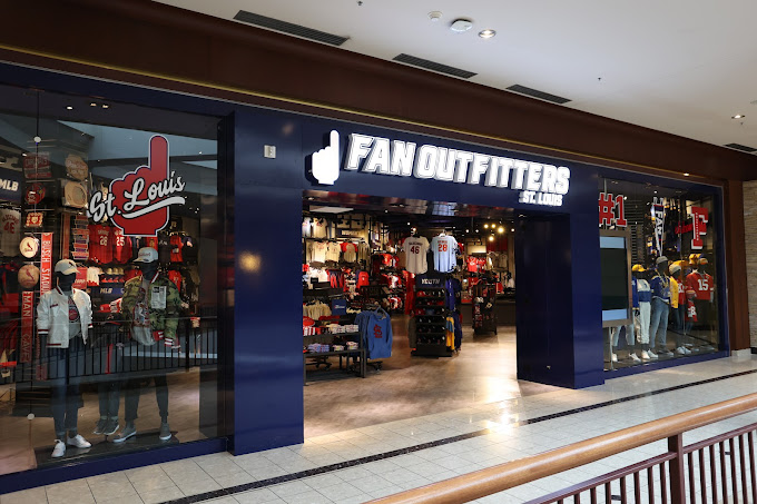 Fan Outfitters aims to win over local sports fans with new stores